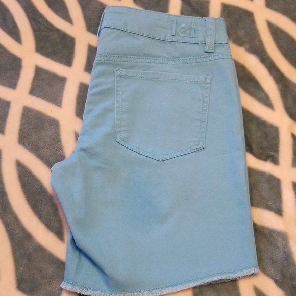 Shorts - Picture 3 of 4